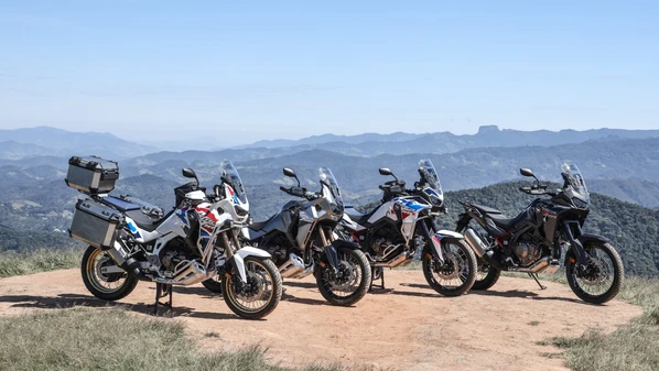 Modelo recebeu novas cores e novos grafismos, enquanto a versão Adventure Sports passou a ser equipada com roda dianteira de 19 polegadas, mantendo a opção de aro 21 nas demais variantes