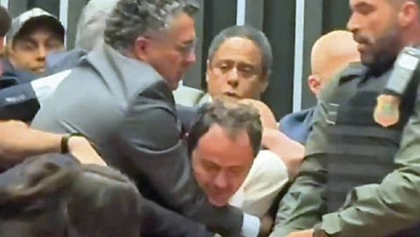 Além de desrespeitar o sentimento constitucional, o projeto aprovado quase às escondidas constitui um acinte à Justiça brasileira