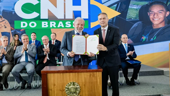 Renan Filho anunciou que os exames médicos e psicológicos terão custo máximo de R$ 180, redução de cerca de 40% em relação aos valores atuais