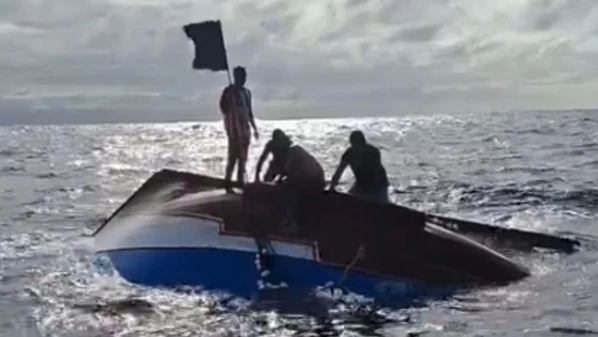 Grupo de Anchieta naufragou em Aracruz, no Norte do Espírito Santo, e foi encontrado por outra embarcação; todos sofreram hematomas, mas passam bem