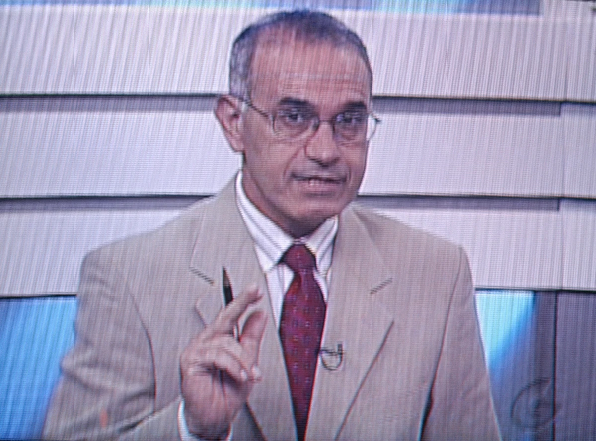Abdo Chequer, apresentador da TV Gazeta, em 2004 por Chico Guedes