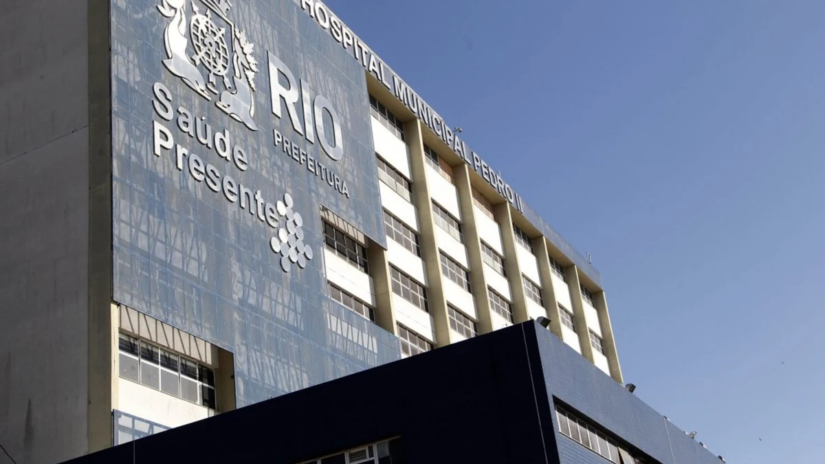 Bebê atingido pelos tiros foi levado para o Hospital Pedro II, em Santa Cruz, na zona oeste do Rio