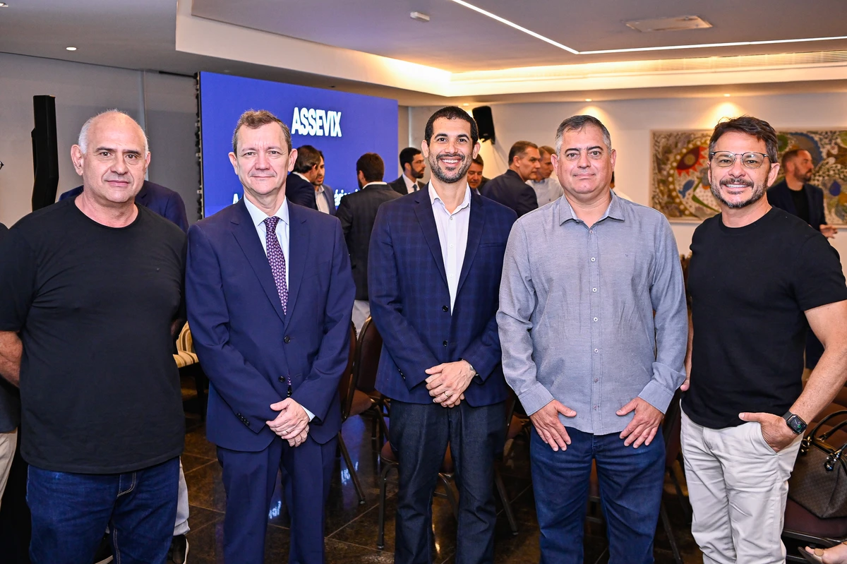 Carlos Eduardo Assad, Bruno Finamore, Eric Serrano, Rogério Alcântara e Marcus Tatagina 