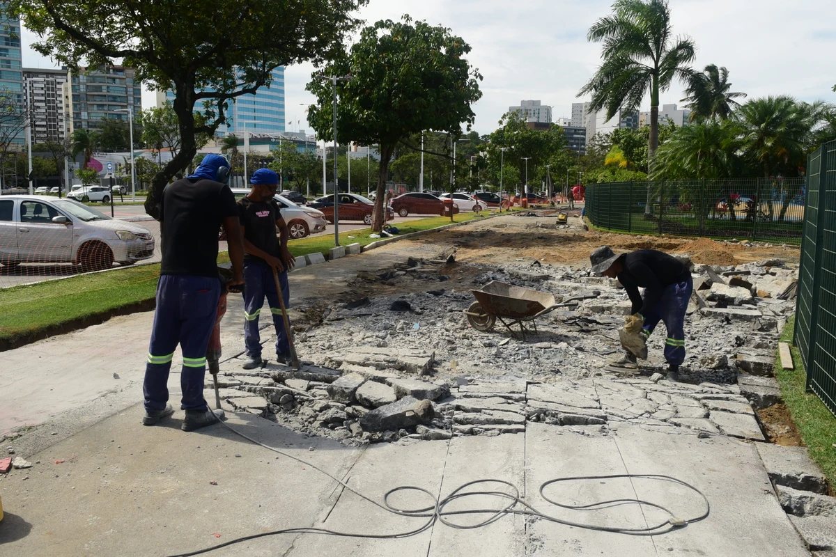 Obras de revitalização na ciclovia da Curva da Jurema e Praça do Desejos, Vitória por Carlos Alberto Silva