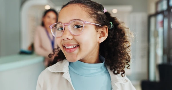 Com prevenção, atenção e hábitos saudáveis, é possível garantir um verão seguro e aproveitar a época de férias com tranquilidade e olhos protegidos