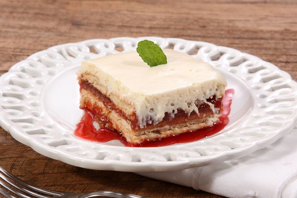 Pavê de creme com morango (Imagem: Mauricio Sanches do Prado | Shutterstock) 