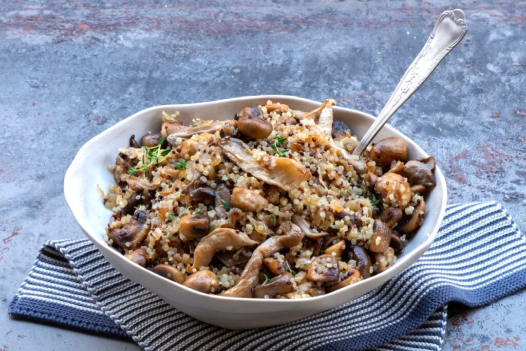 Risoto de quinoa com cogumelo (Imagem: hadasit | Shutterstock)