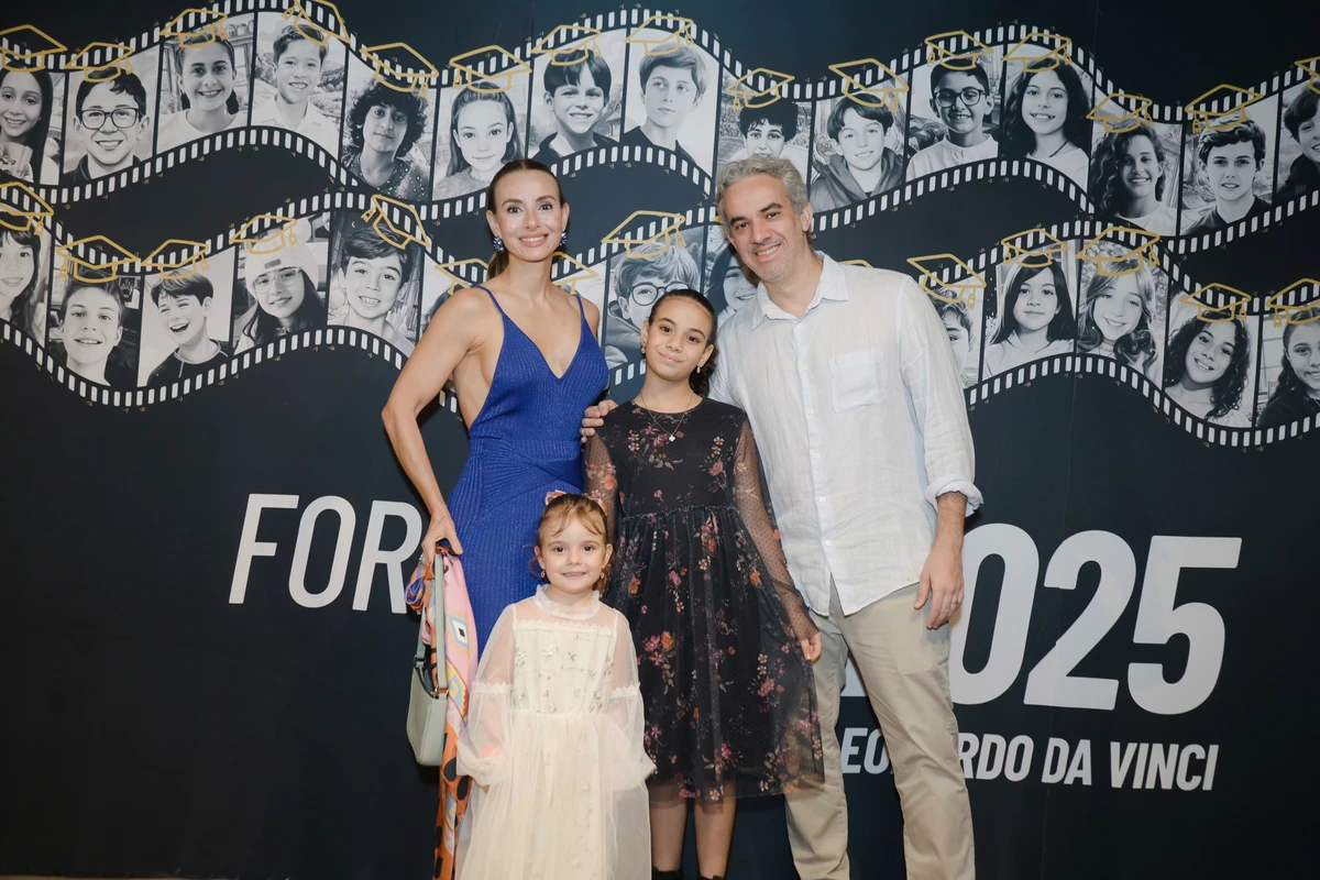 Priscila Moura, Maria, Beatriz e Dimitri
Rito de Passagem da Beatriz, 5a série DaVinci