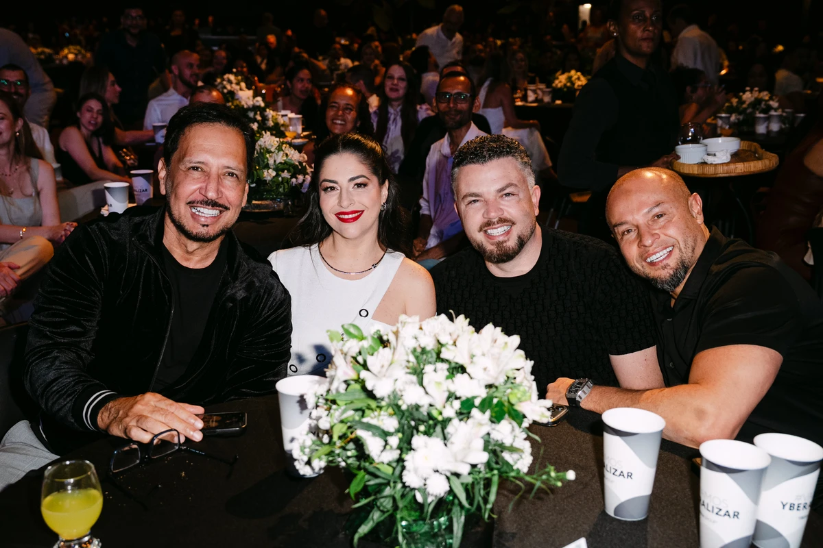 Wesley Sathler_ Sauana Alves, esposa de Johnathan_ Johnathan Alves, CEO do Ybera Group_ e Djillali Chorfa, sócio e diretor de Expansão Internacional