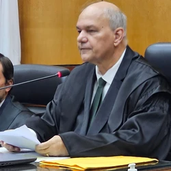 Desembargador Namyr Carlos de Souza Filho se emocionou durante o discurso, ao relembrar a trajetória até chegar à presidência do Tribunal Eleitoral