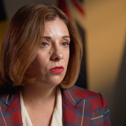 A política é resultado de anos de pressão sobre as empresas em relação à segurança online.