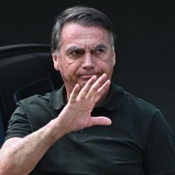 Segundo o relator da proposta, regime fechado de Bolsonaro pode cair de 7 anos para 2 anos e 4 meses, caso projeto vire lei.