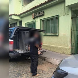 Polícia Civil informou que os abusos aconteceram em outra cidade da região, quando a vítima era criança, e foram denunciados em 2018