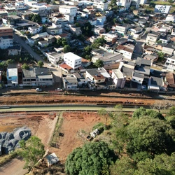 Com grandes investimentos anunciados para os próximos anos, a Prefeitura de Aracruz, no Norte do Espírito Santo, está realizando obras de melhorias na cidade, incluindo saneamento, áreas de lazer e pavimentação de vias