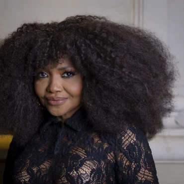 Imagem - Gaby Amarantos dá beijão em dançarino durante show em SP