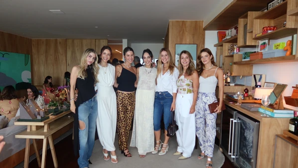 A designer abriu as portas de sua casa nesta terça-feira (09) e quarta-feira (10), na Praia do Canto, para apresentar a Linea, inspirada nos movimentos artísticos Art Déco e Art Nouveau