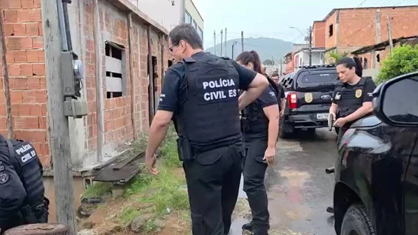 Ação, deflagrada no início da manhã desta quarta (10), também buscava coletar provas e apreender materiais ilícitos