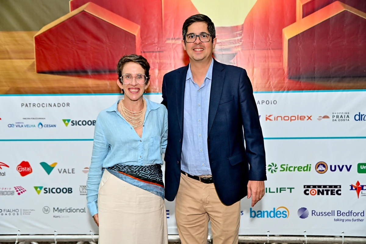 A reitora da UVV Denise Endringer e o presidente da Assevila Thomaz Tommasi