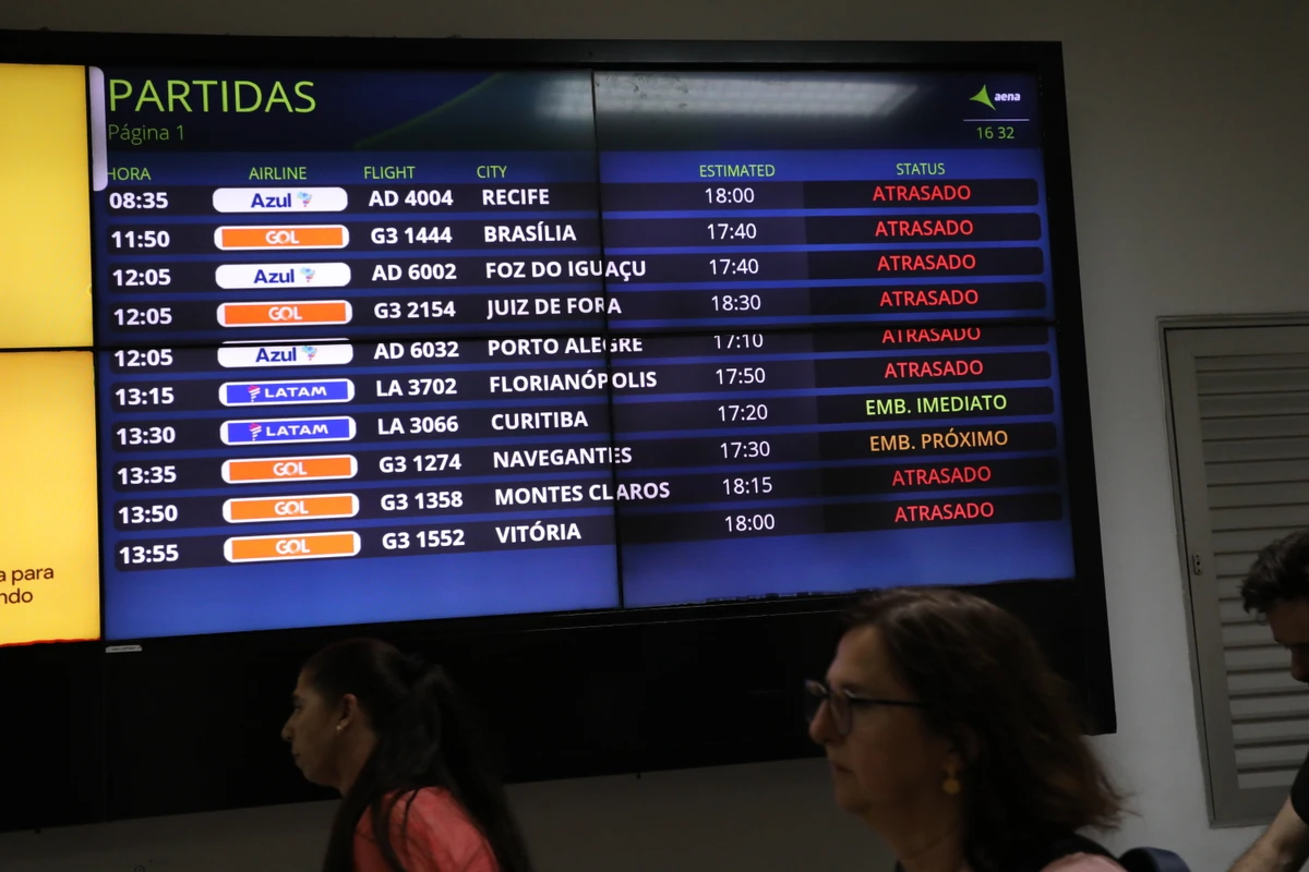 Painel mostra os voos afetados no Aeroportoo de Congonhas, que impactaram no terminal capixaba