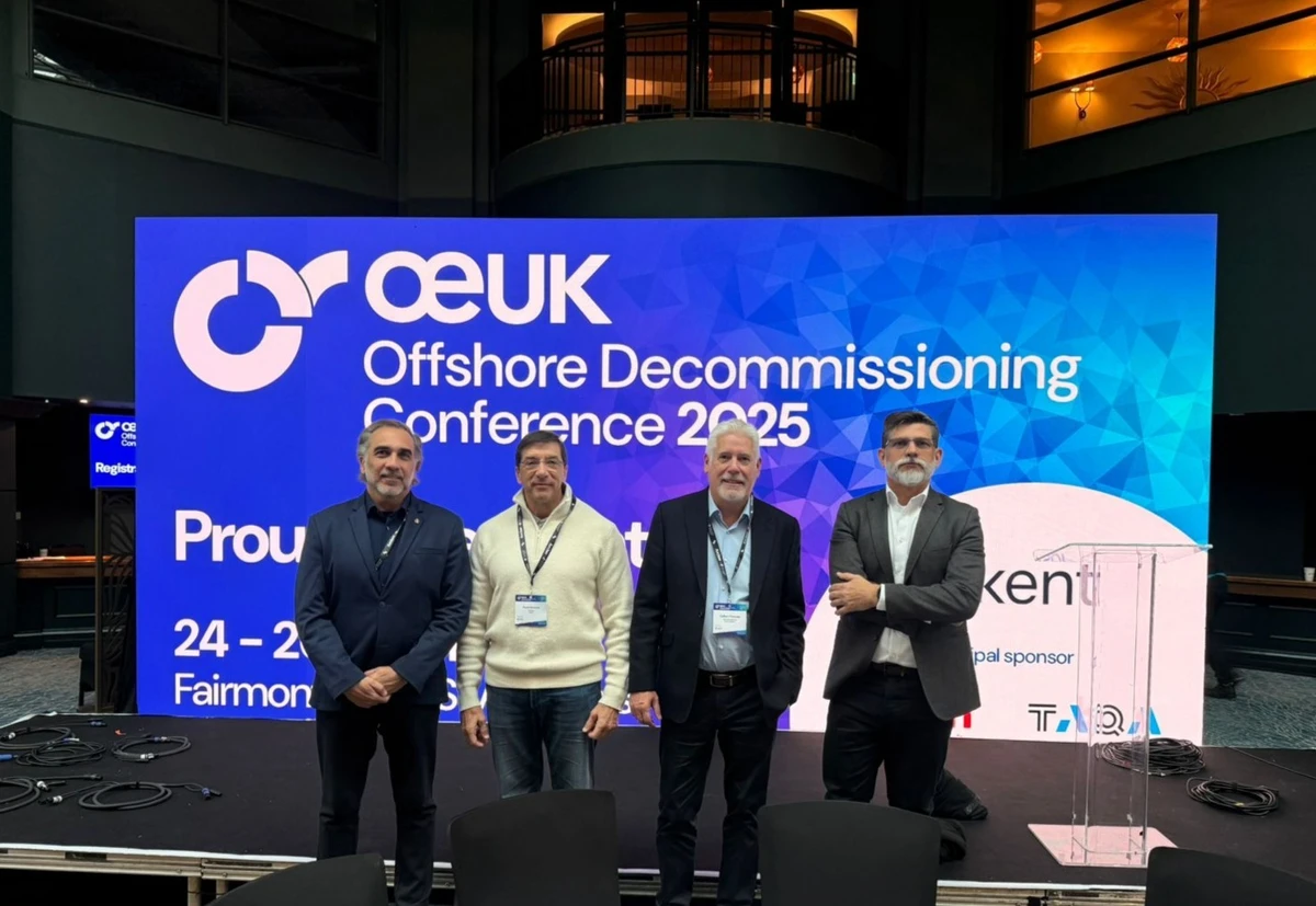 Gerente executivo de Articulação e Competitividade Industrial da Findes Ícaro Gomes da FINDES; presidente da FINDES, Paulo Baraona; diretor de Operações da Decom Mission, Callum Falconer; e o CEO da FINDES, Roberto Campos de Lima