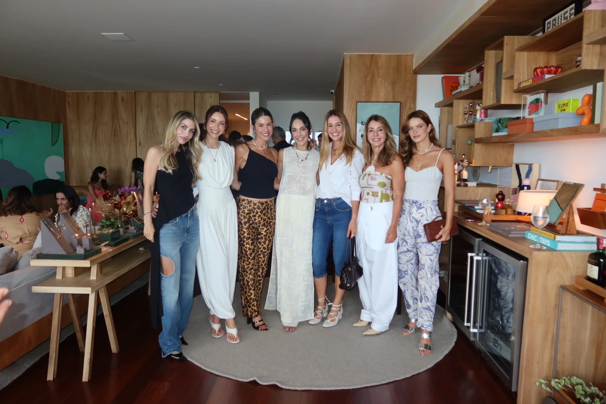 Mariana Rizzi, Carolina Hemerly, Taina Paste, Carolina Neves, Tania e Thaise Paste