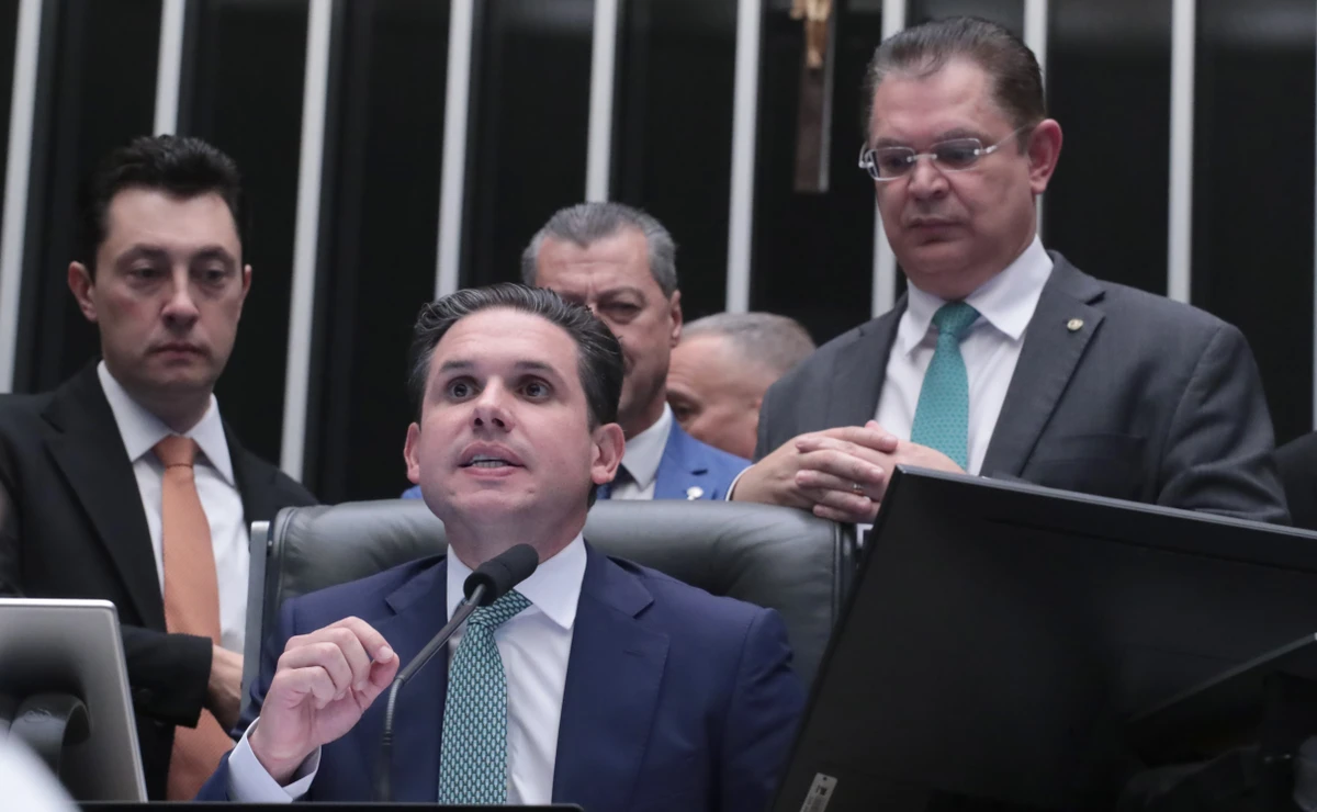 O presidente da Câmara, Hugo Motta, durante a sessão em que foi aprovado o projeto que reduz penas 