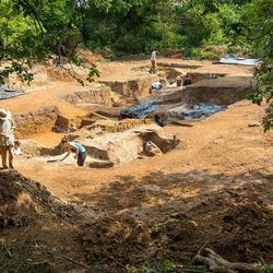 Em um sítio arqueológico no leste da Inglaterra, cientistas encontraram evidências de que seres humanos já sabiam acender fogueiras há 400 mil anos, muito antes do que se acreditava até agora.