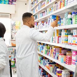 Atualmente existem dois textos diferentes que buscam alterar a jornada de trabalho no Congresso.