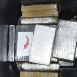 São cumpridos dez mandados de prisão e outros dez de busca e apreensão em Guarulhos; foram apreendidos celulares e outros materiais que serão encaminhados à perícia criminal federal para continuidade das investigações