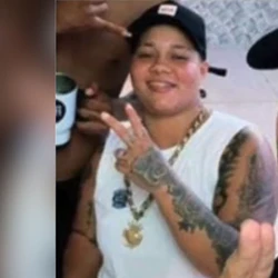 Segundo o boletim de ocorrência da Polícia Militar, a vítima, identificada como Karolayne da Conceição, teria ligação com o tráfico de drogas