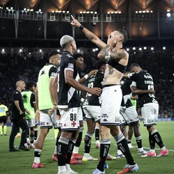 Cruz-Maltino sofre gol no primeiro tempo, mas vira na etapa final com Rayan e Vegetti