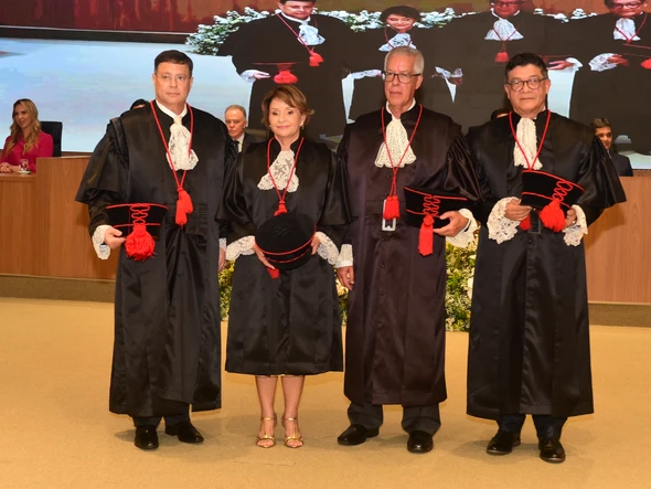 A desembargadora Janete Vargas Simões toma psse como presidente do TJ-ES. Ela é a primeira mulher nesse cargo  por Carlos Alberto Silva