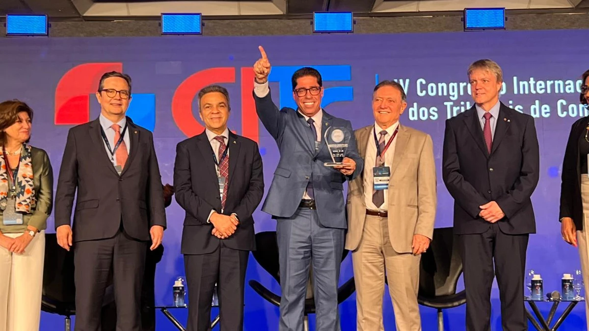 A premiação ocorreu durante o 4º Congresso Internacional dos Tribunais de Contas, em Florianópolis (SC)