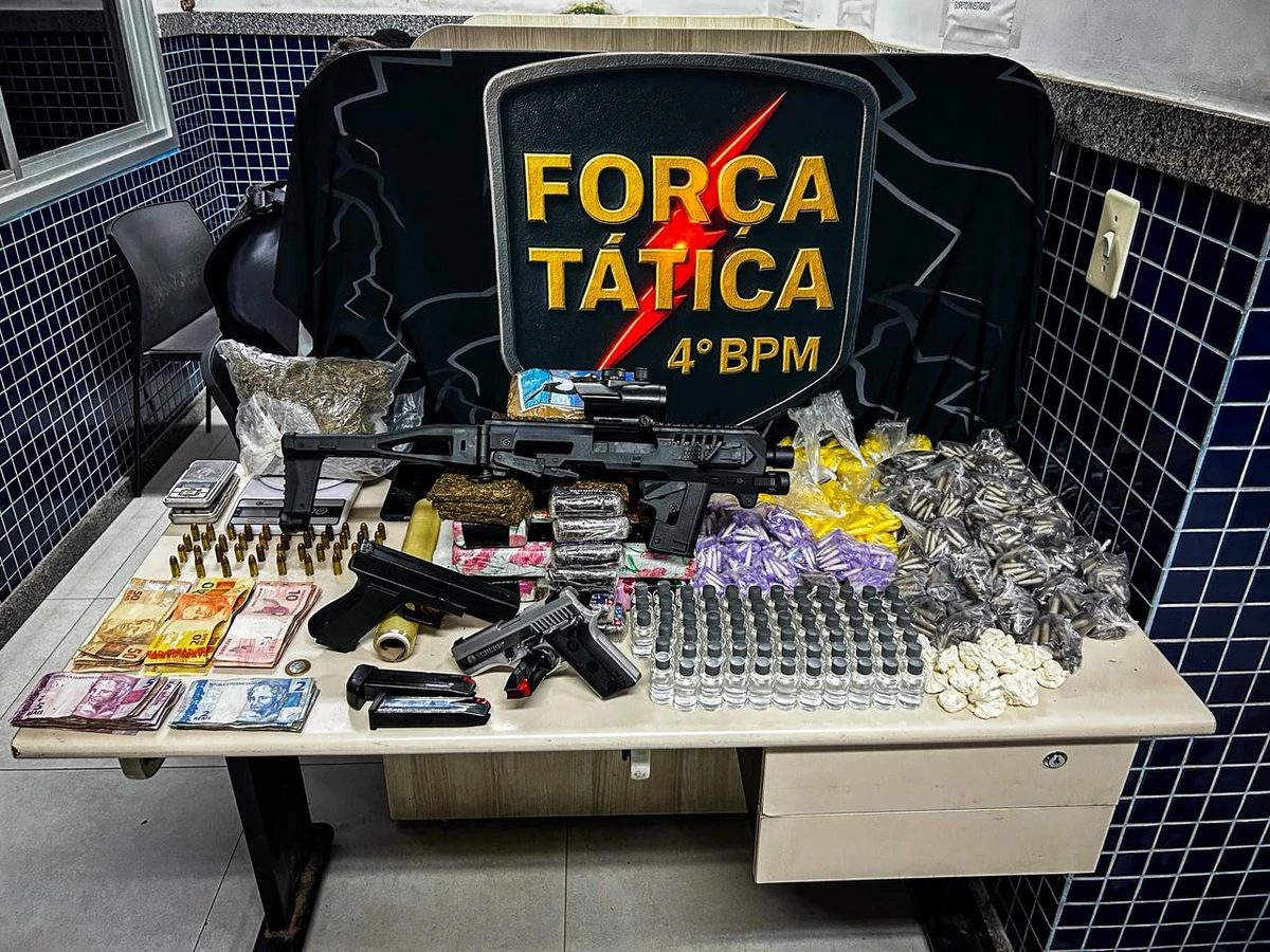 Homem de 19 anos é preso e Polícia Militar encontra diversos tipos de drogas na casa dele