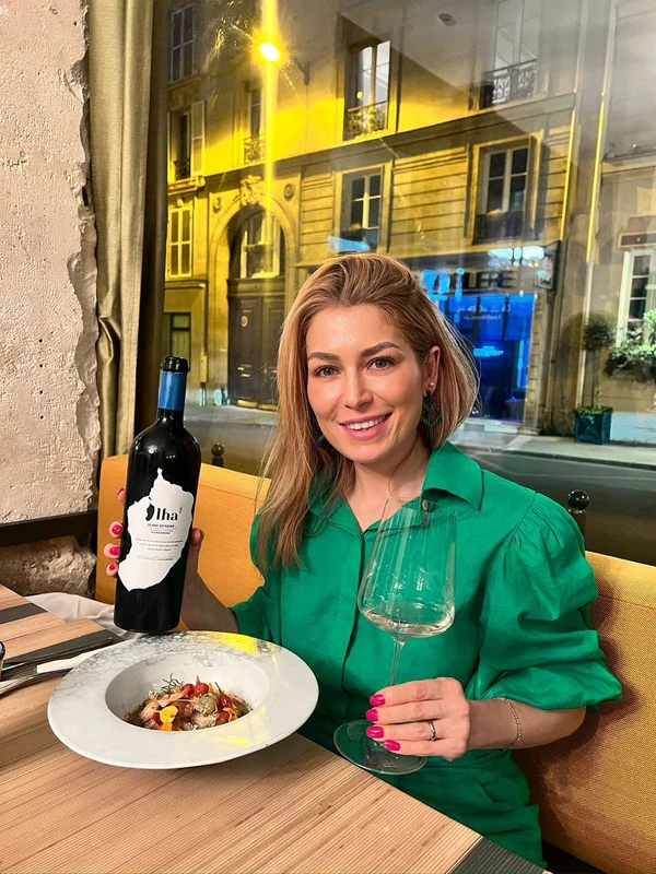 foto da capixaba Mariana Giubert, mestre cavista. 