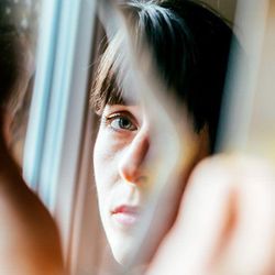 O sexismo sutil que invade o dia a dia das mulheres, muitas vezes, acaba sendo ignorado. Mas pesquisas demonstram que seus efeitos psicológicos podem ser duradouros, podendo até alterar partes do cérebro da mulher.