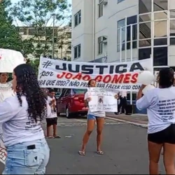 João Gomes Costa, de 18 anos, morreu durante uma abordagem policial na noite de domingo (7), no bairro Santa Helena