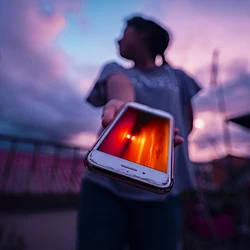 Eleição de palavras do ano desenham retratos de um tempo de inteligência artificial e desavenças em rede