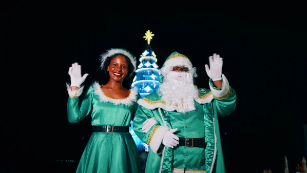 Ação natalina percorre o Espírito Santo com luzes, música, visitas a instituições e distribuição de refrigerantes ao público; veja programação