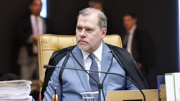 Defesa pediu anulação de sigilos telemático, bancário e fiscal do dono do Master, mas foi negada; como decisão é provisória, relator determinou envio do material à Presidência do Senado até definição de mérito