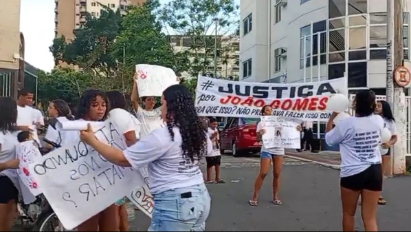 João Gomes Costa, de 18 anos, morreu durante uma abordagem policial na noite de domingo (7), no bairro Santa Helena