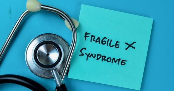 Confundida com autismo, condição genética causa alterações no neurodesenvolvimento