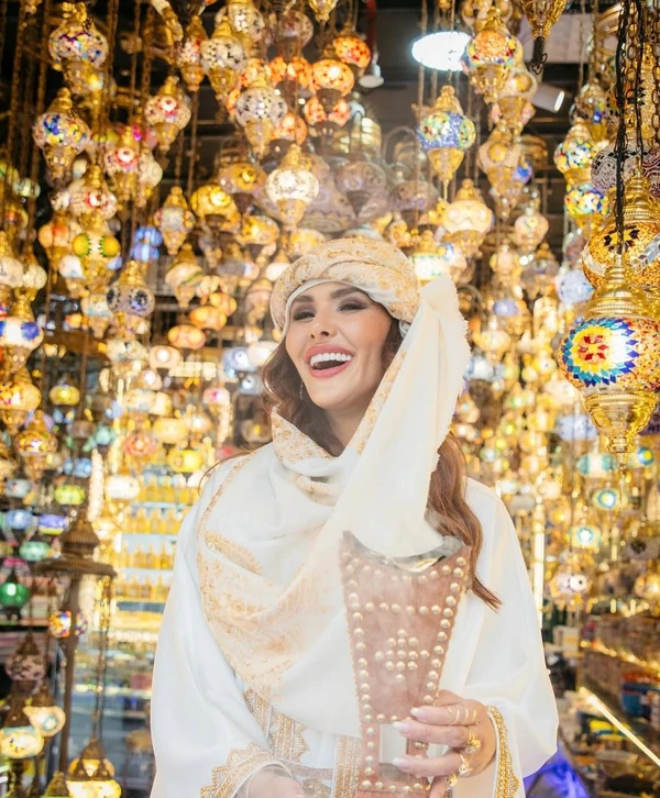 Líder do grupo, que se apresenta nas redes sociais como Camila Francis, ostentava vida de luxo por Redes Sociais