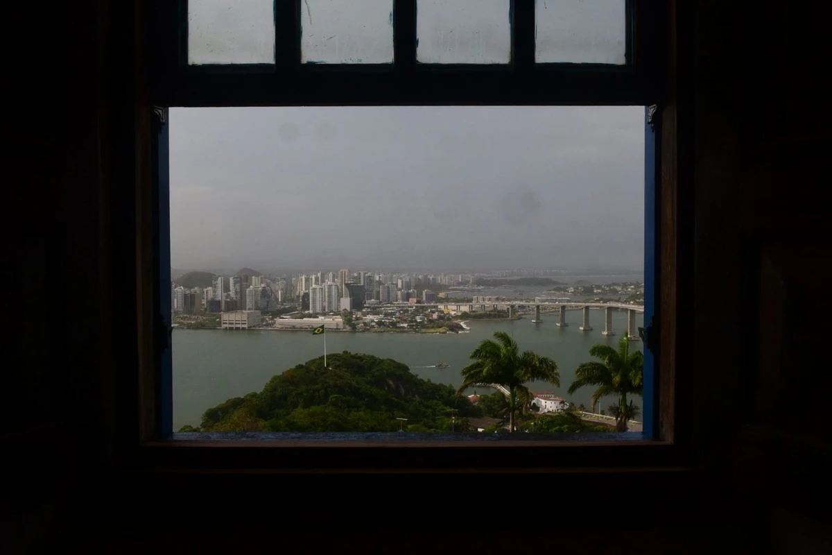 'Névoa' sobre a Grande Vitória nesta sexta-feira (12) por Carlos Alberto Silva