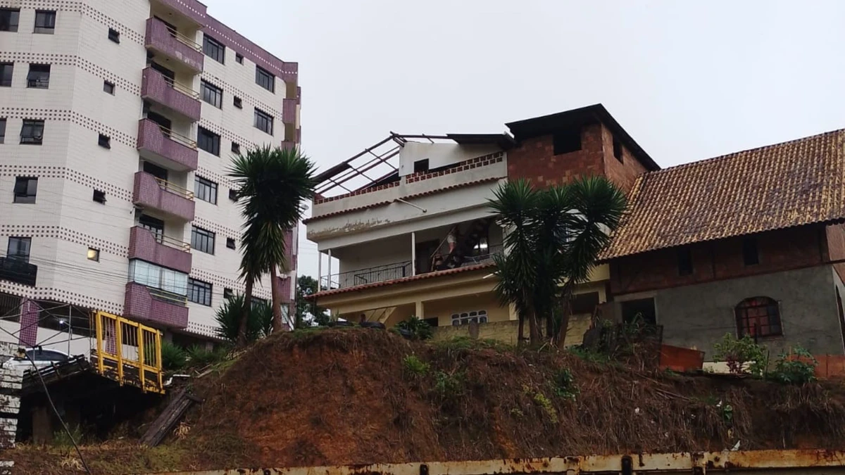 Tempestade causou danos em Venda Nova do Imigrante por Divulgação/Defesa Civil de Venda Nova do Imigrante