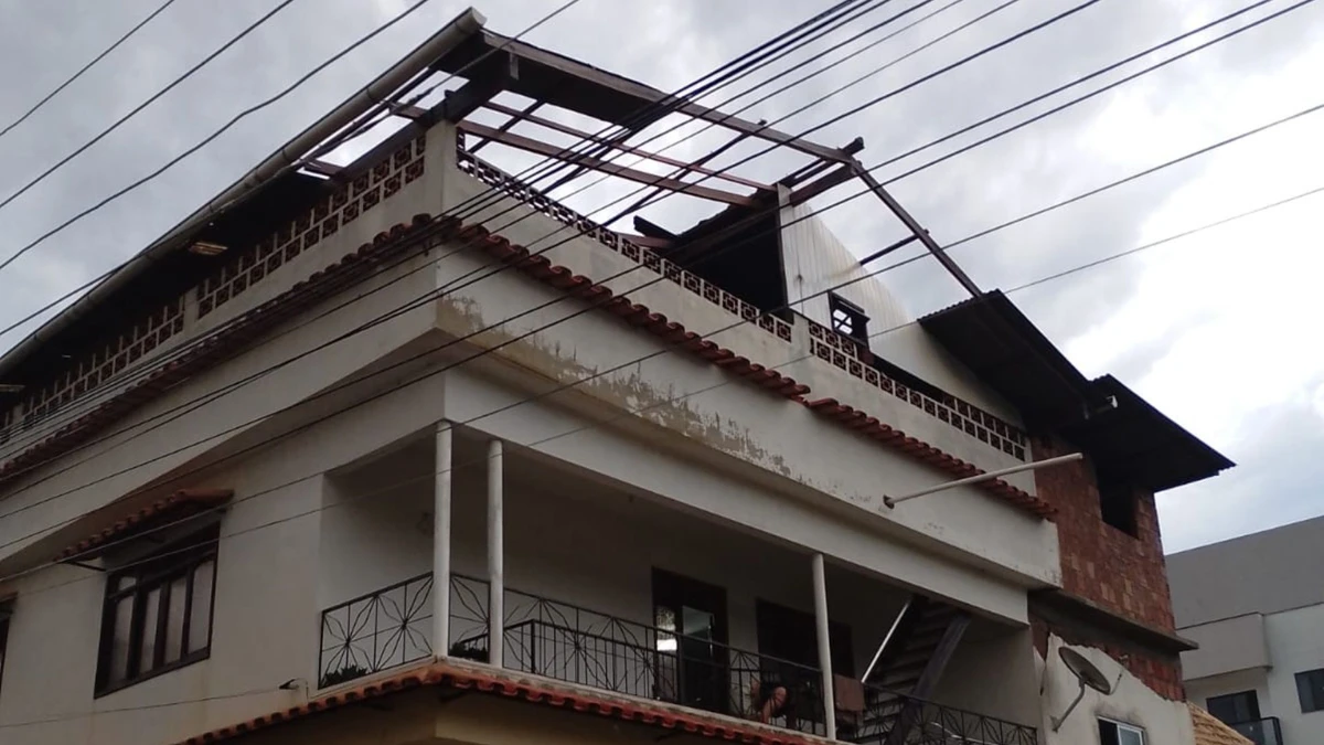 Tempestade causou danos em Venda Nova do Imigrante por Divulgação/Defesa Civil de Venda Nova do Imigrante