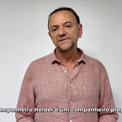 Edinho Silva enviou vídeo exibido à militância petista em Vitória. Helder Salomão é o pré-candidato do partido ao Palácio Anchieta