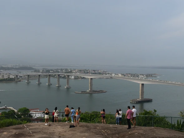 Névoa' sobre a Grande Vitória nesta sexta-feira (12) por Carlos Alberto Silva