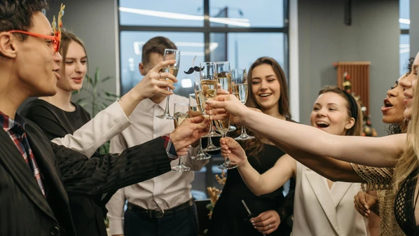 Lembre-se: festa da empresa também é trabalho, e nossa imagem será percebida. Por isso, a presença é importante!