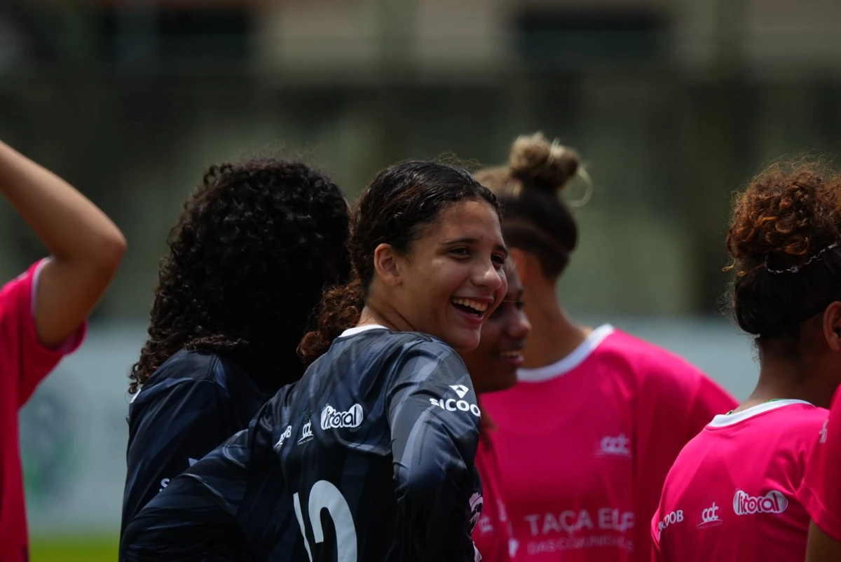 Final feminina da Taça EDP das Comunidades 2025: Vale Encantado (de azul) x Bairro da Penha (de rosa) por Fernando Madeira 